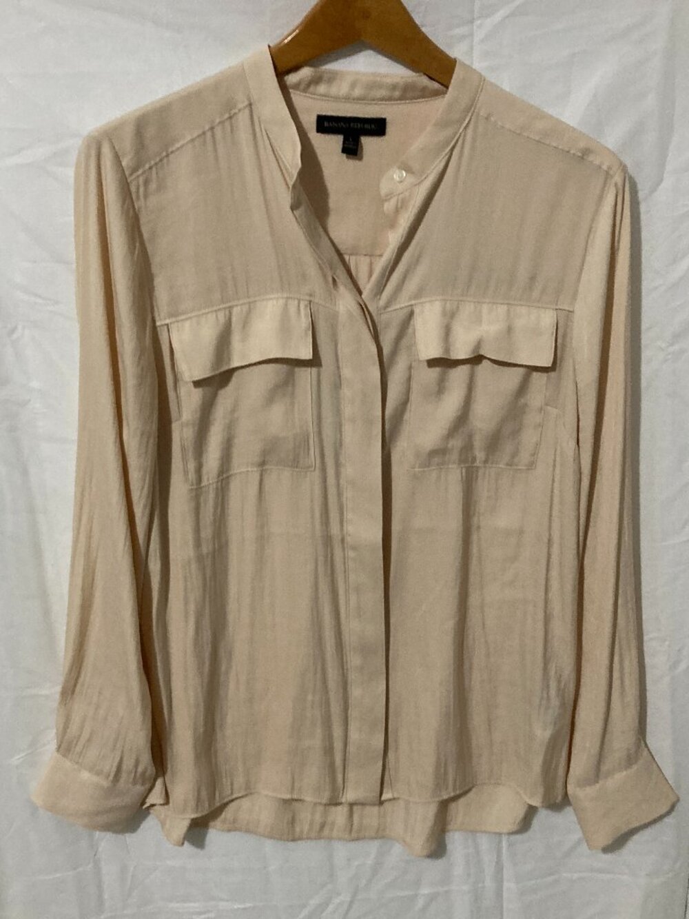 Banan Republic Womens L Classic Beige Top Button Down Safari Work Flowy Light